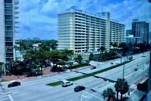 Bay View, Kitchenette, 2 Queens | City view