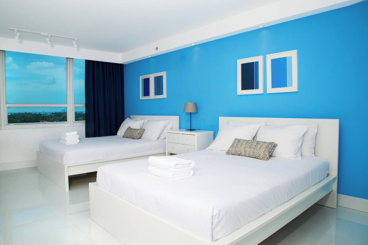 Down comforters, pillowtop beds, minibar, in-room safe