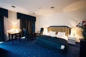 Deluxe Triple Room, Balcony | 1 bedroom, premium bedding, minibar, in-room safe