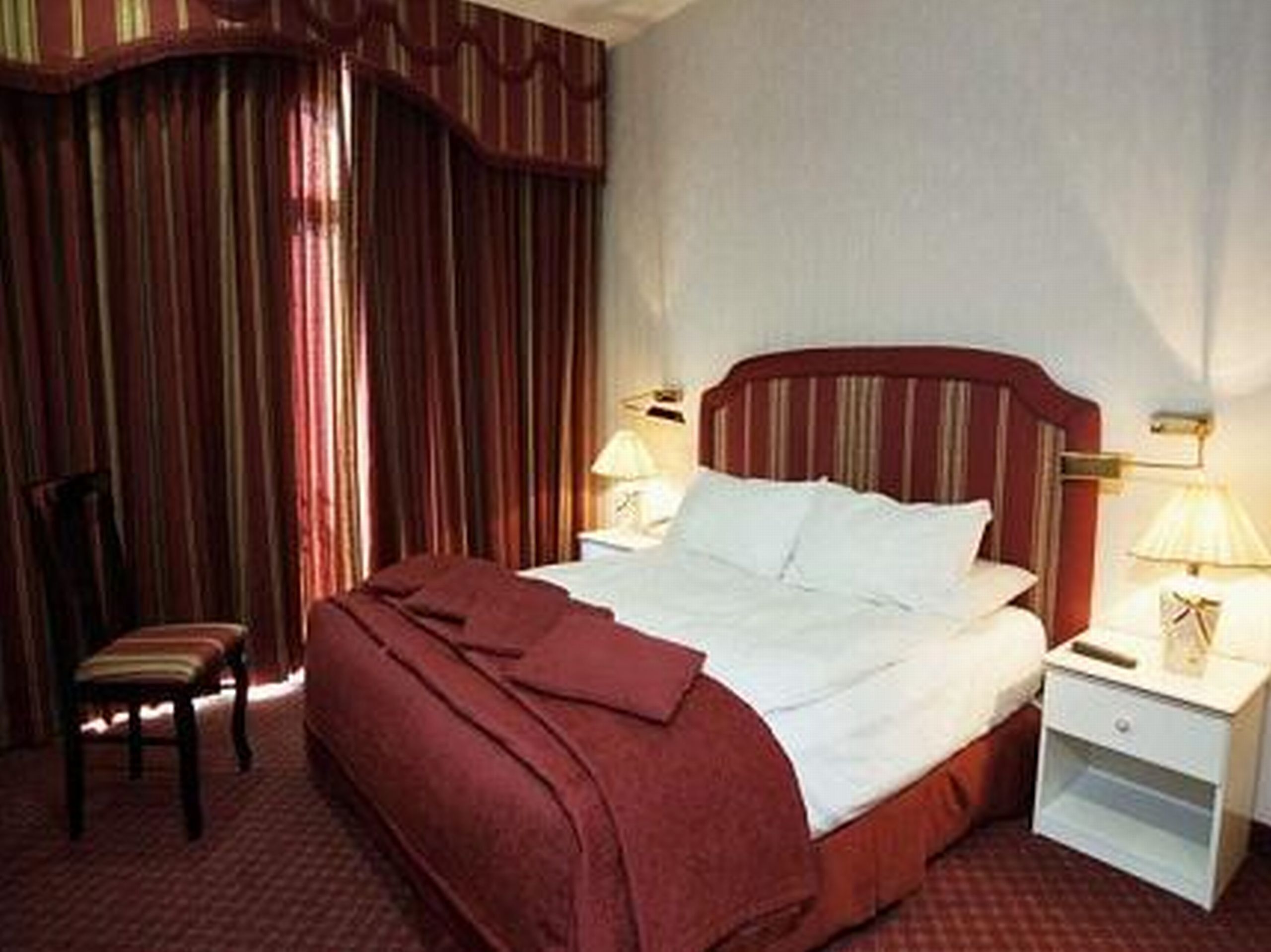Premium bedding, minibar, in-room safe, desk