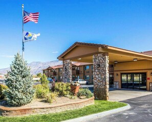 View from property - Quality Inn Lone Pine Near Mount Whitney (Lone Pine)