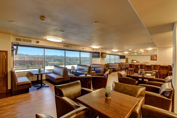 7 restaurants, breakfast, lunch, dinner served; American cuisine 