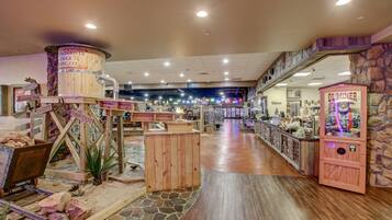 7 restaurants, breakfast, lunch, dinner served; American cuisine