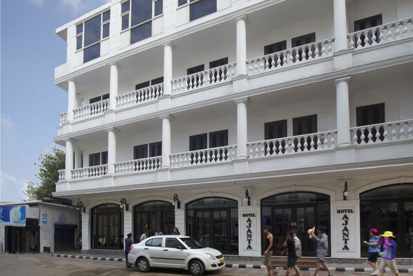 A multi-story hotel with a grand facade, large windows, and a prominent entrance. - Hotel Ajanta (New Delhi)