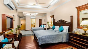 Family Room with Airport Pickup