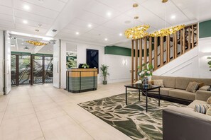 Coin salon dans le hall