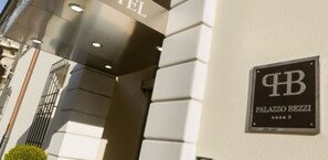 تفاصيل الفندق من الخارج