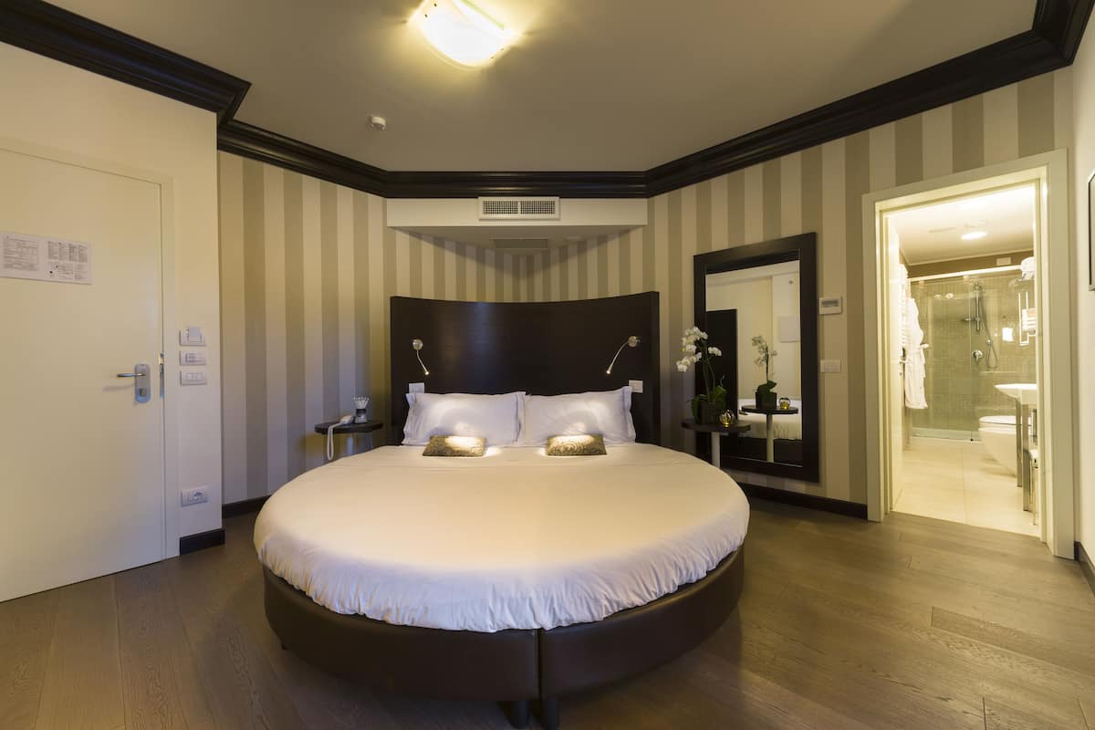 Minibar, két bảo mật tại phòng, phòng cách âm 