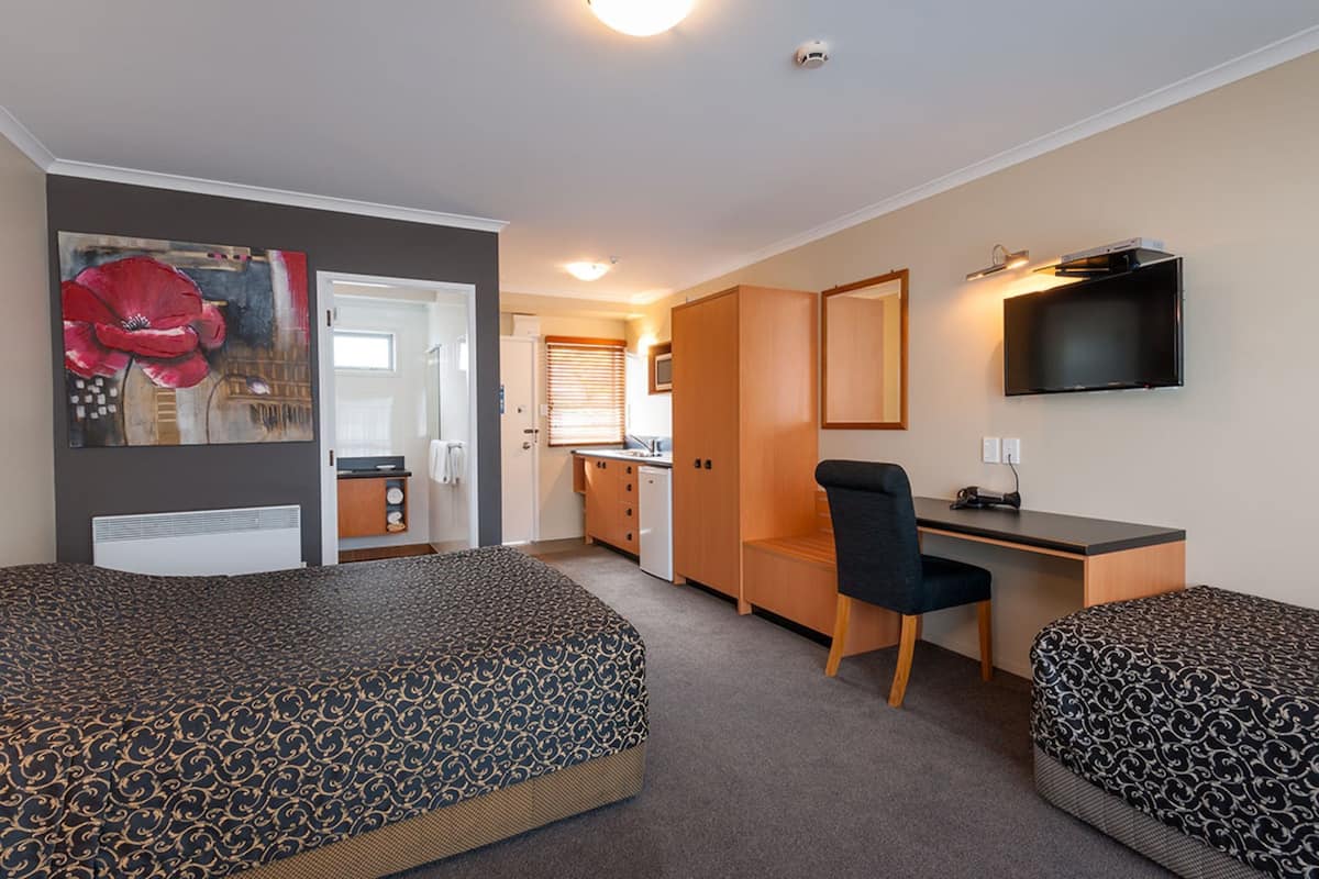 studio, patio | iron/ironing board, free wifi, bed sheets