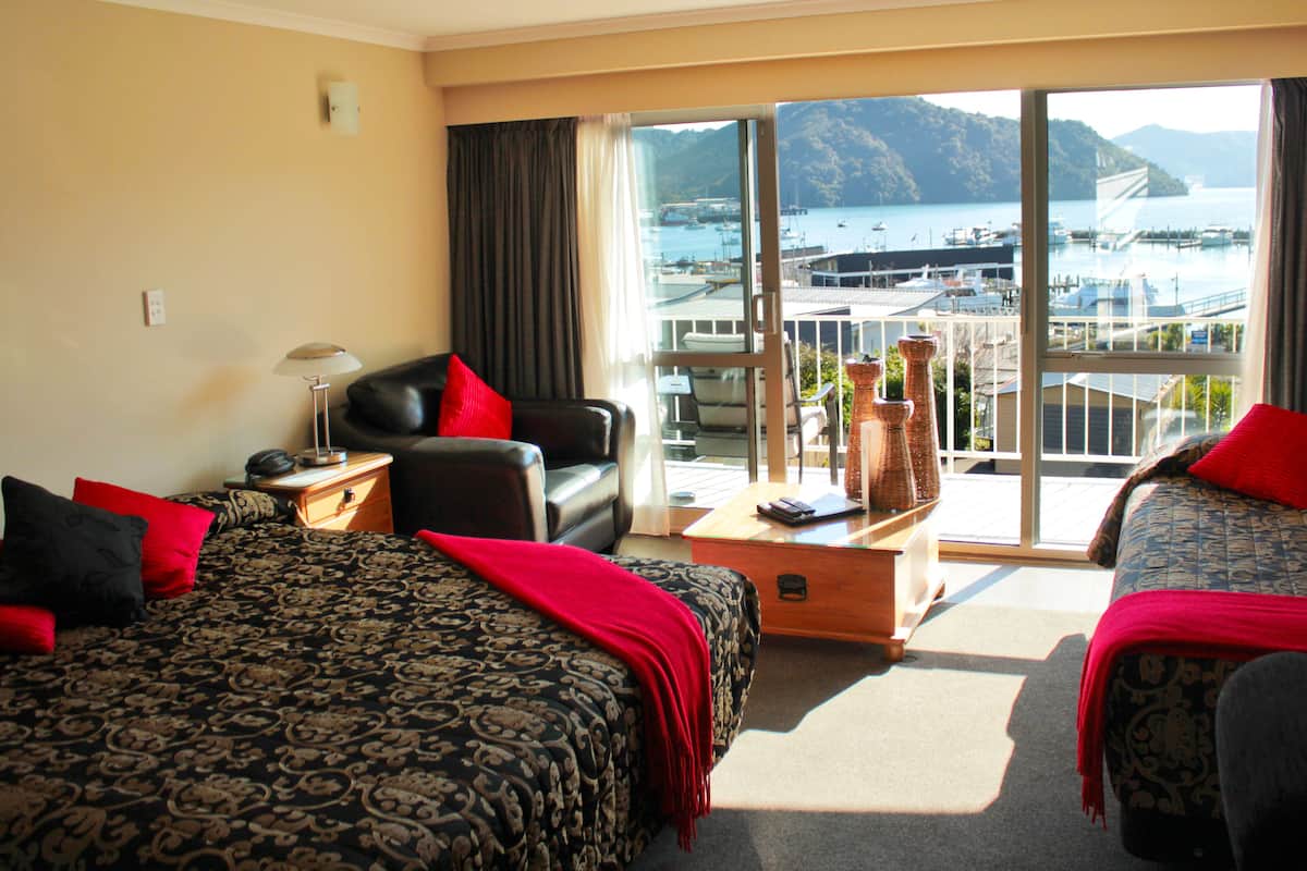 Iron/ironing board, free WiFi, bed sheets