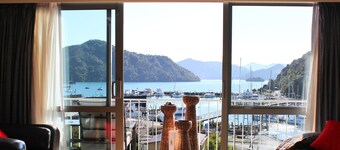 Picton Beachcomber Inn