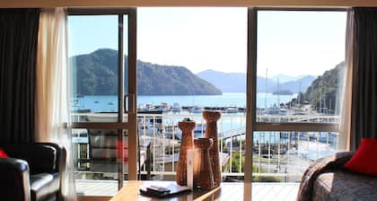Picton Beachcomber Inn