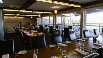 Breakfast and dinner served, local cuisine