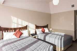 Premium bedding, desk, iron/ironing board, free WiFi