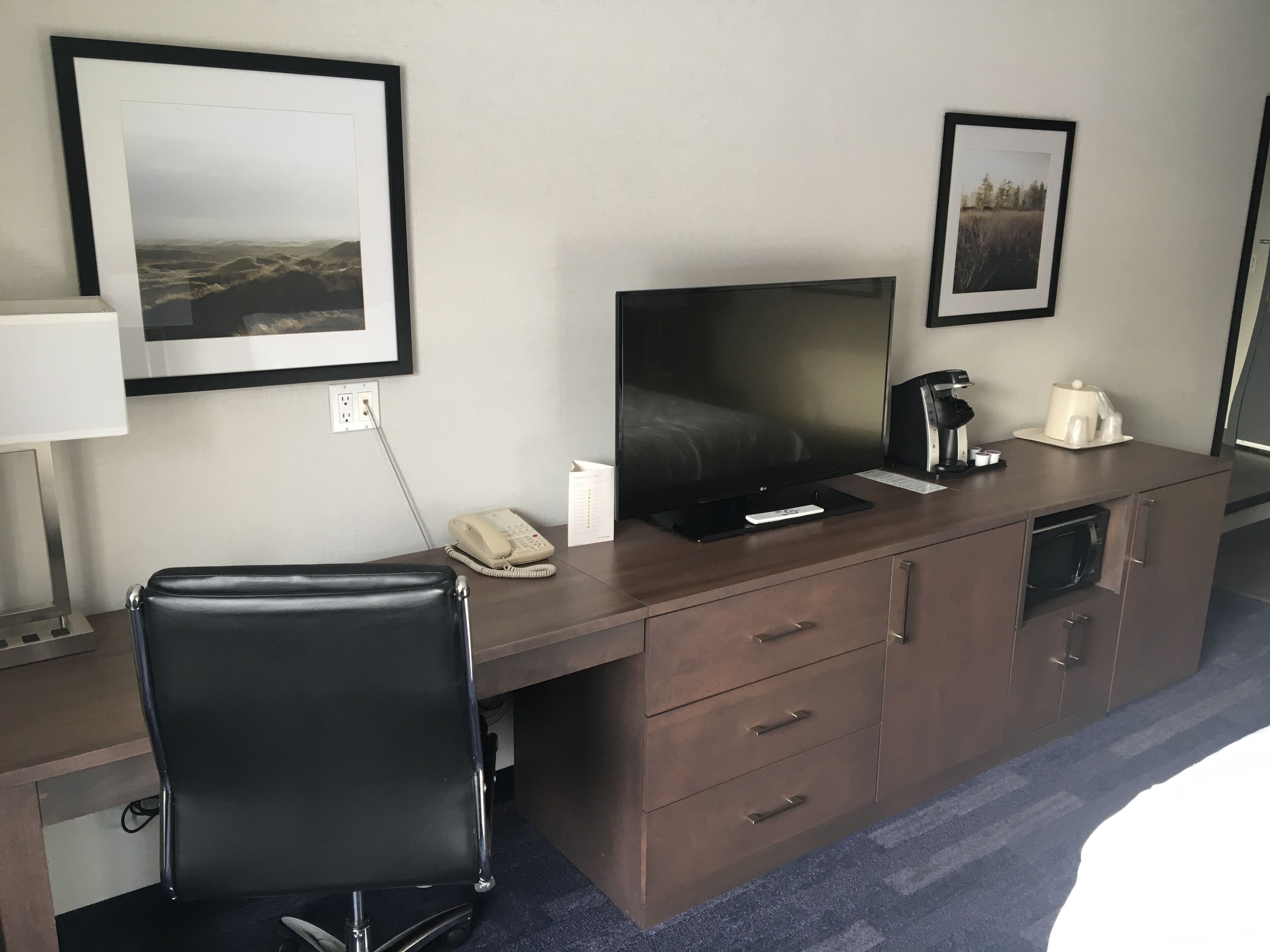 1 bedroom, premium bedding, desk, laptop workspace
