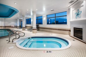 Indoor pool, sun loungers