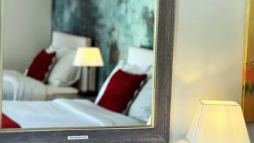 Chambre Deluxe | Salle de bain | Douche, articles de toilette gratuits, sèche-cheveux