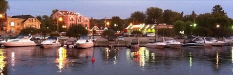 Exterior. Auberge Du Grand Lac