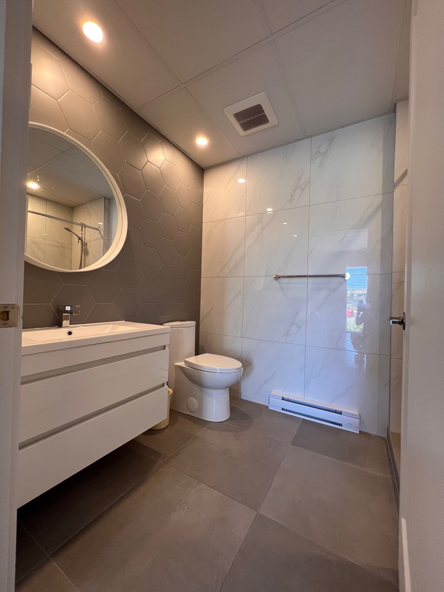 deluxe plus two double bedroom | bathroom | shower, free toiletries, hair dryer, towels