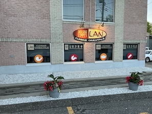 Dîner et souper servis sur place, cuisine asiatique