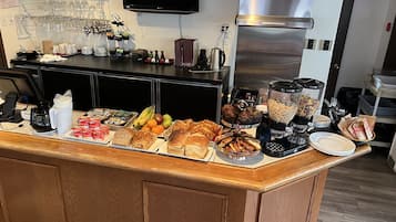 Petit déjeuner continental servi tous les jours en supplément