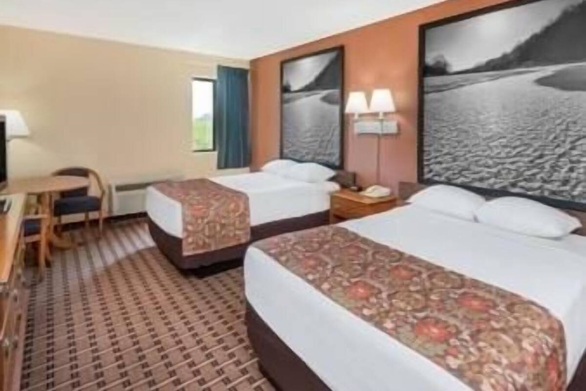 Laptop workspace, blackout drapes, free cribs/infant beds, free WiFi