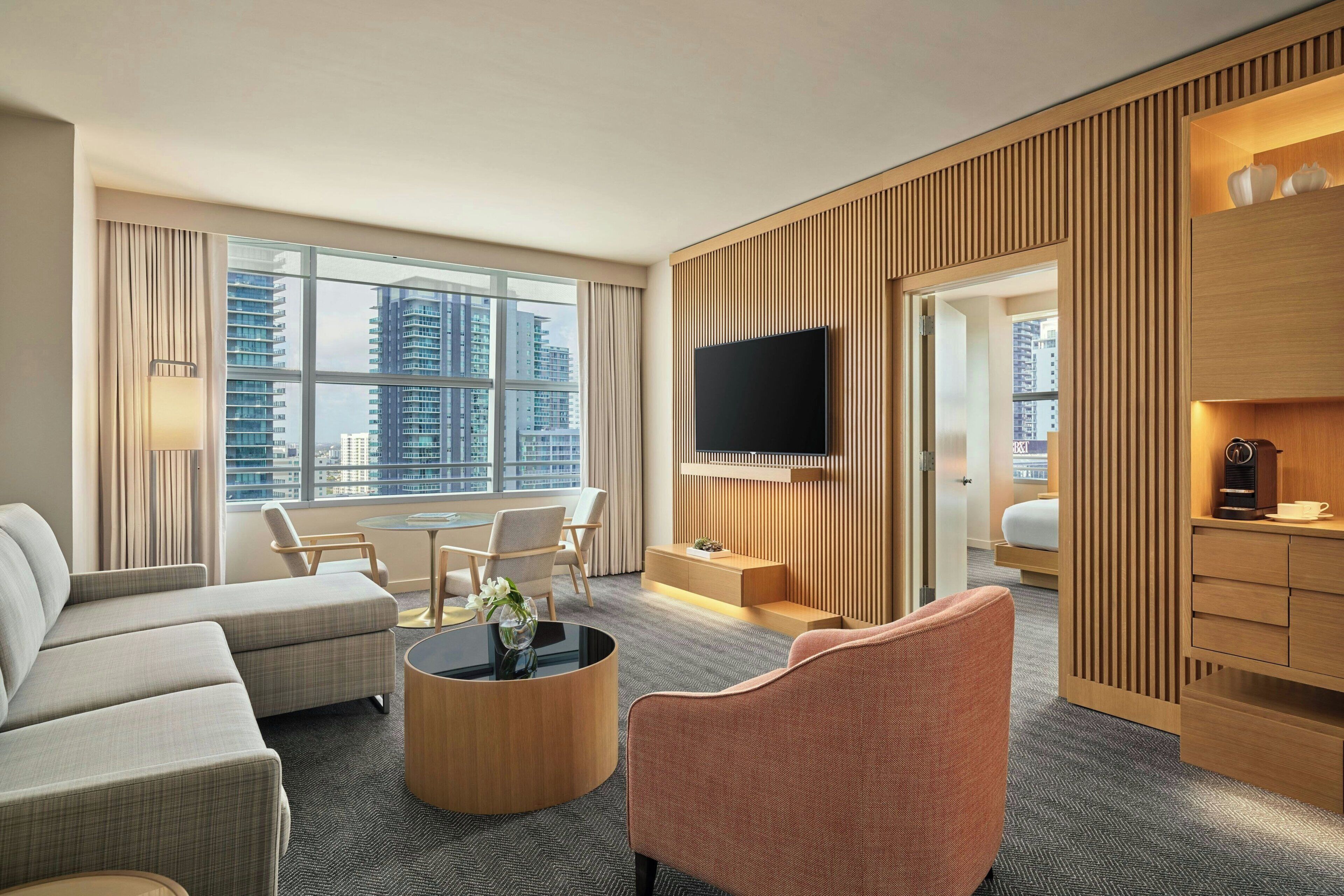 Suite, 1 Bedroom | Living area