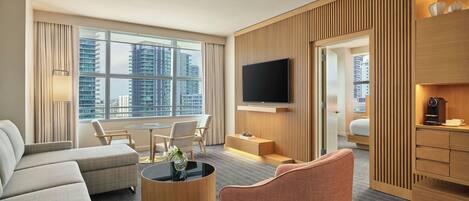 Suite, 1 chambre | Aire de séjour | Téléviseur ACL de 55 po avec télévision numérique, téléviseur