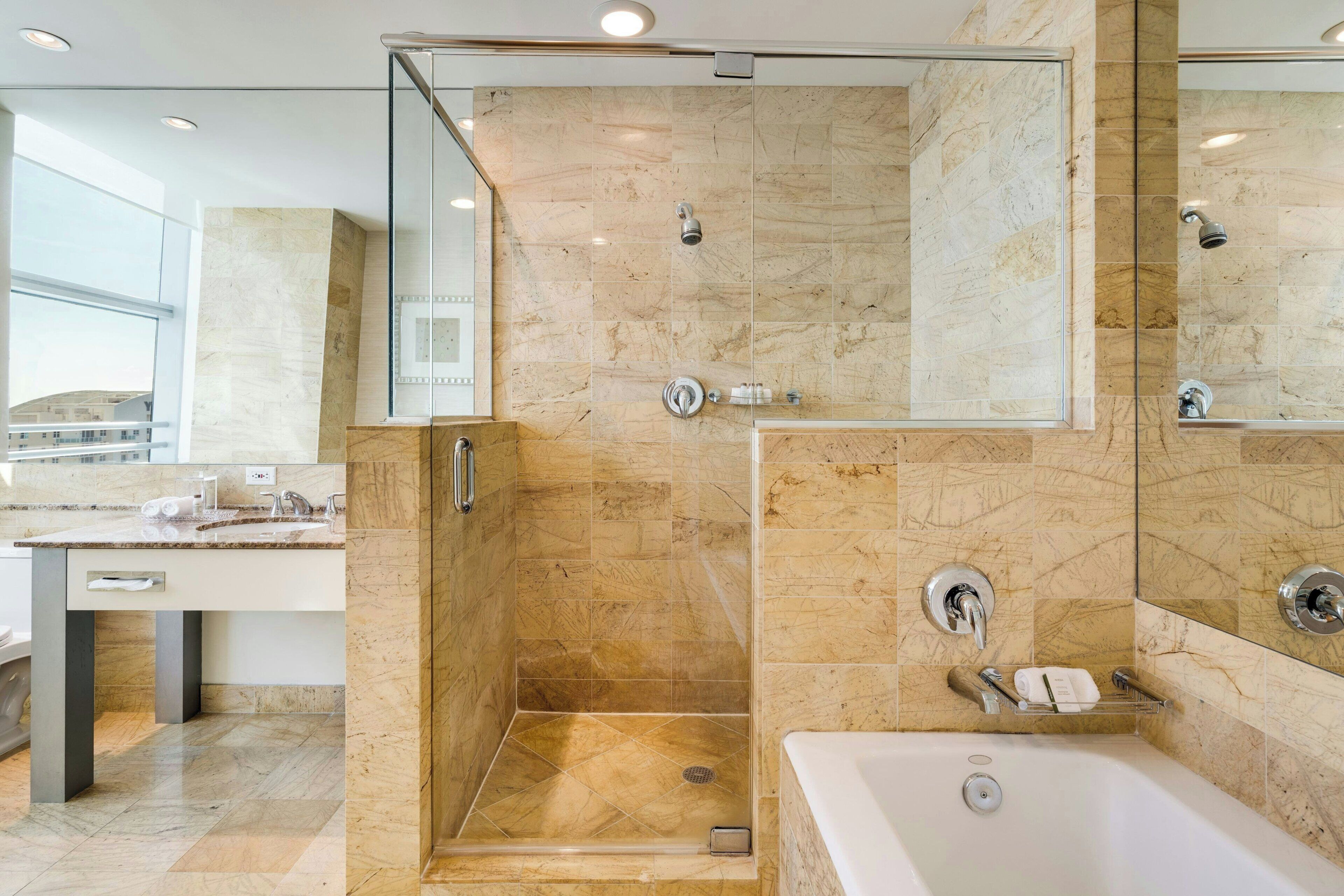 Deluxe Room, 2 Double Beds, Bay View | Bathroom