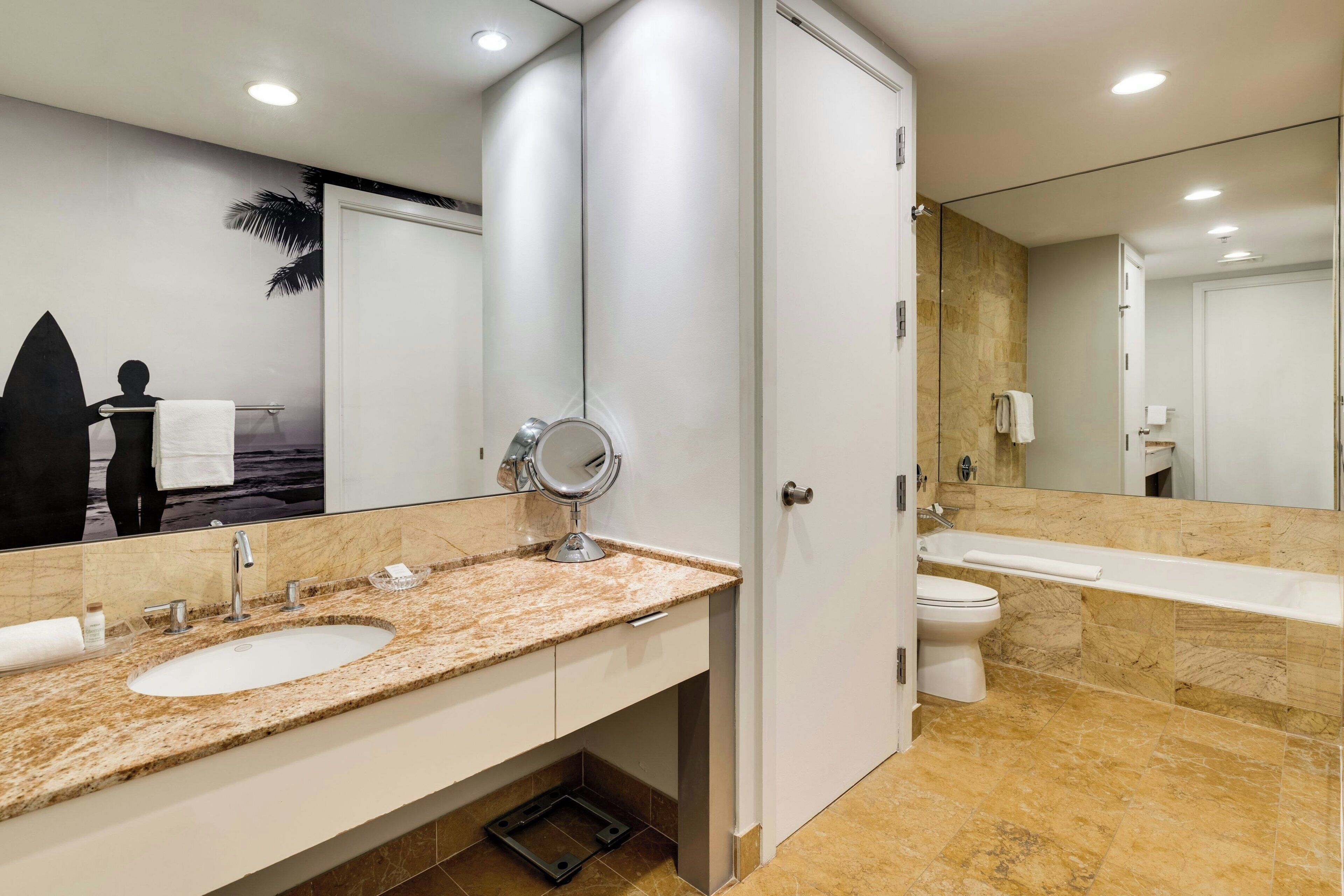 Standard Room, 1 King Bed | Bathroom