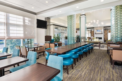 Hilton Garden Inn Westbury