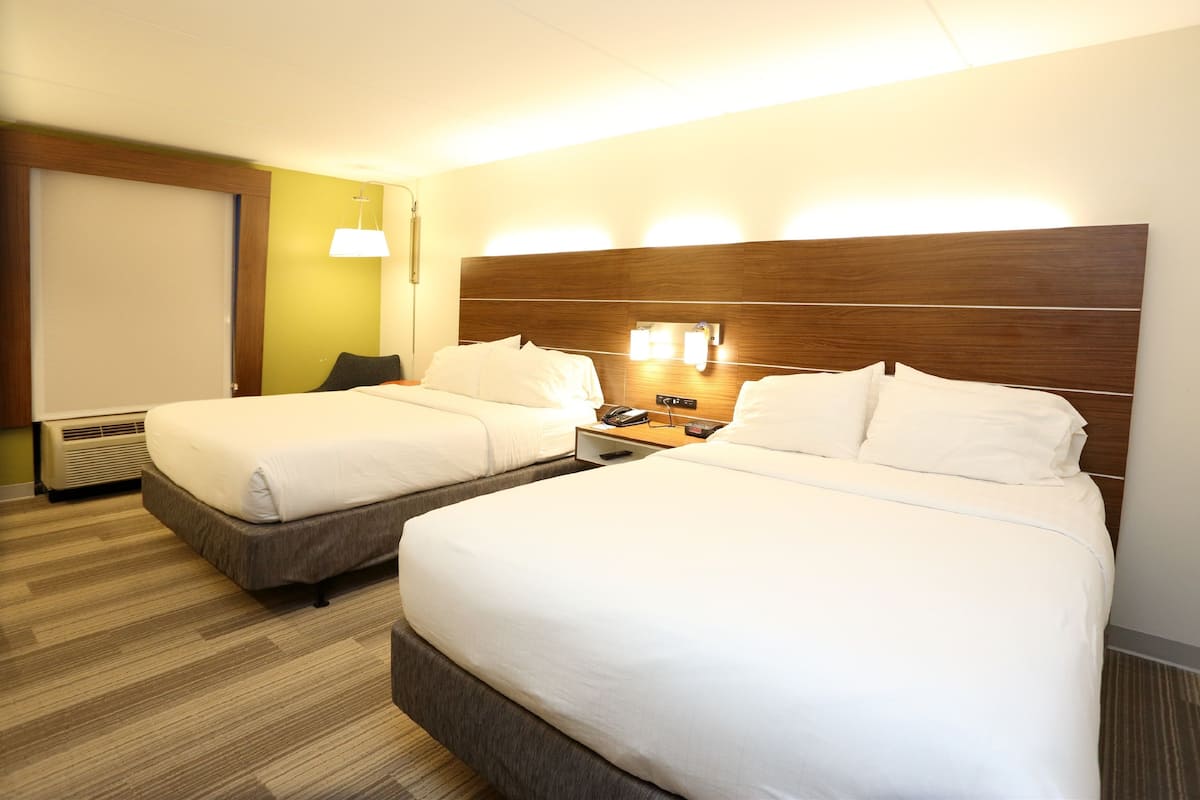 In-room safe, desk, laptop workspace, blackout curtains