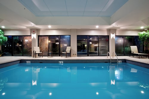 Holiday Inn Express & Suites Newport News by IHG