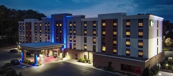 Holiday Inn Express & Suites Newport News by IHG