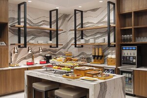 Café da manhã com buffet todos os dias mediante uma taxa