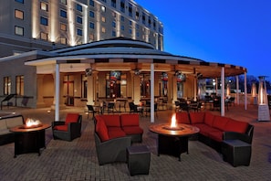 3 restaurants, breakfast, dinner served; American cuisine