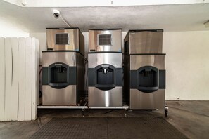 Vending machine - Motel 6 Palm Springs, CA - East - Palm Canyon (Palm Springs)