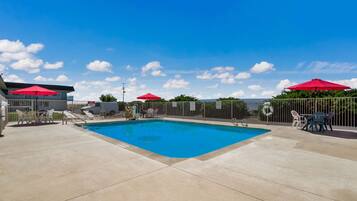 Alberca al aire libre por temporada