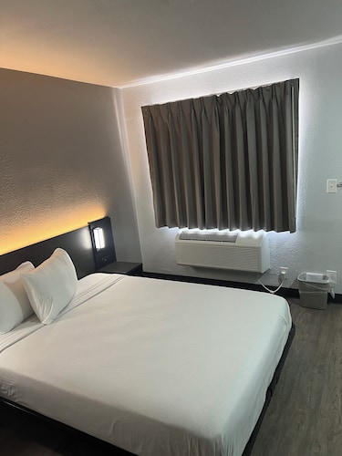 Motel 6 Lakeland, FL