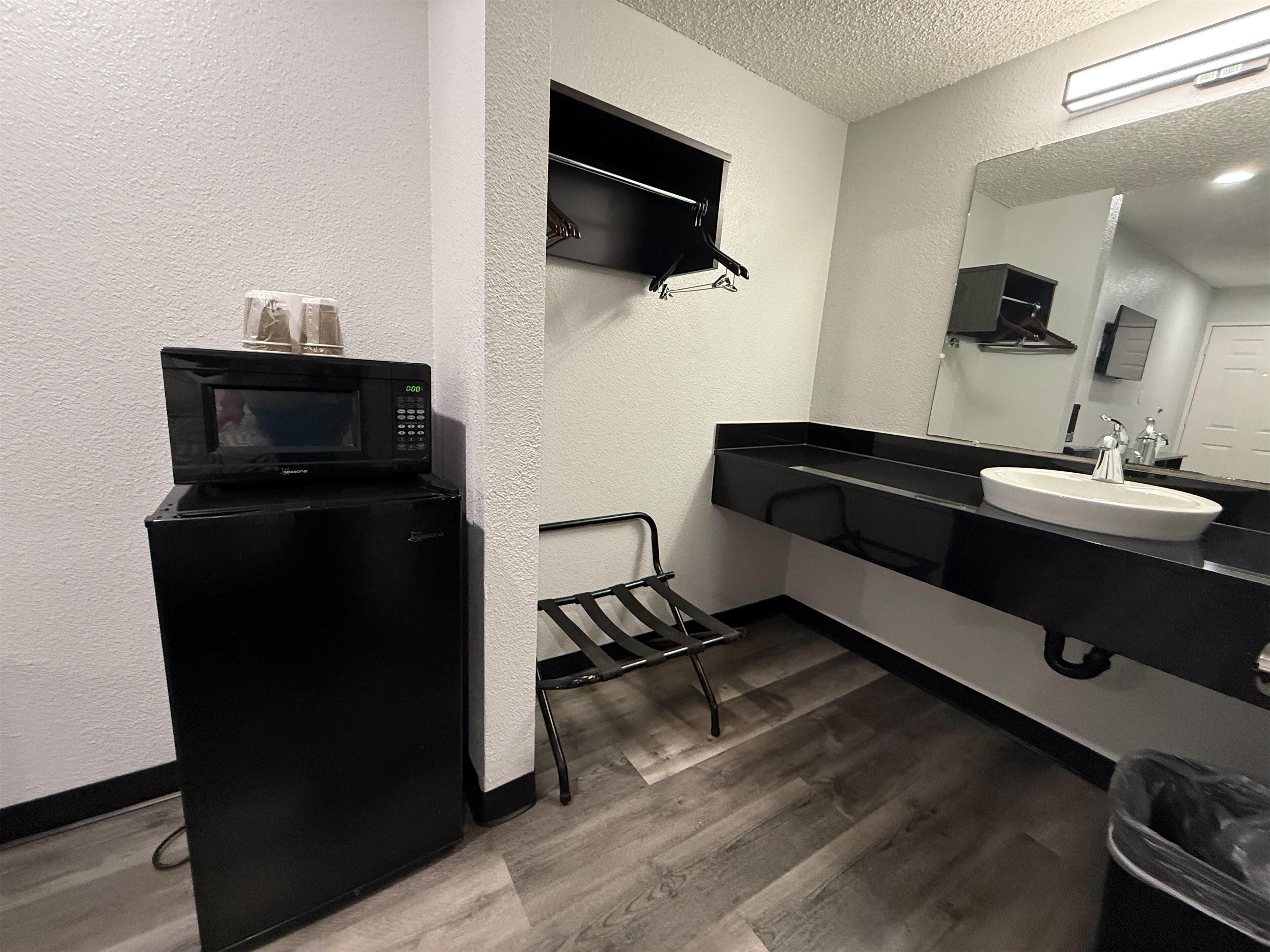 Desk, laptop workspace, free WiFi, bed sheets