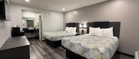 مكتب ومساحة عمل للكمبيوتر المحمول وواي فاي مجانًا وملاءات أسرّة