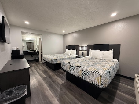 Escritorio, espacio para trabajar con laptop y wifi gratis . Motel 6 Seattle, WA - South