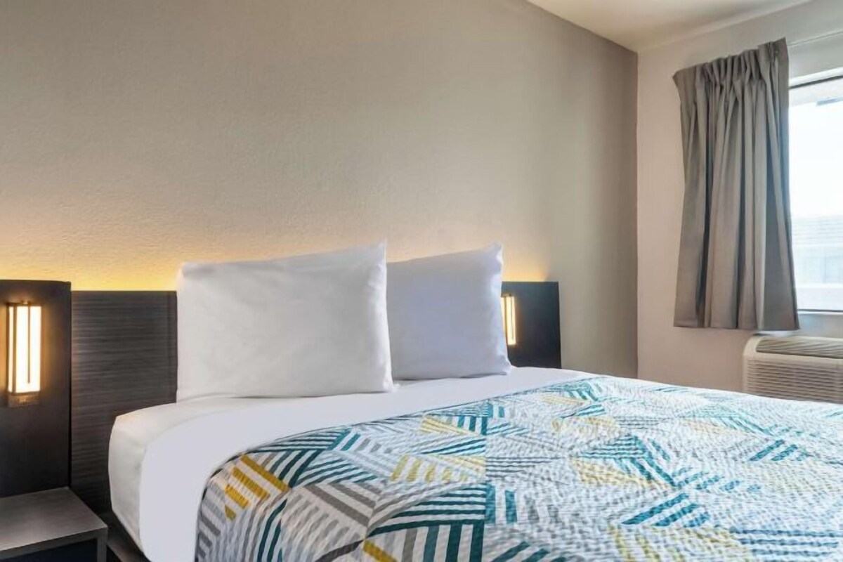 Desk, free WiFi, bed sheets