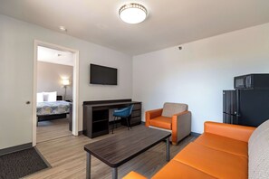 Standard-Suite, 1 Doppelbett, Nichtraucher | Schreibtisch, kostenloses WLAN, Bettwäsche