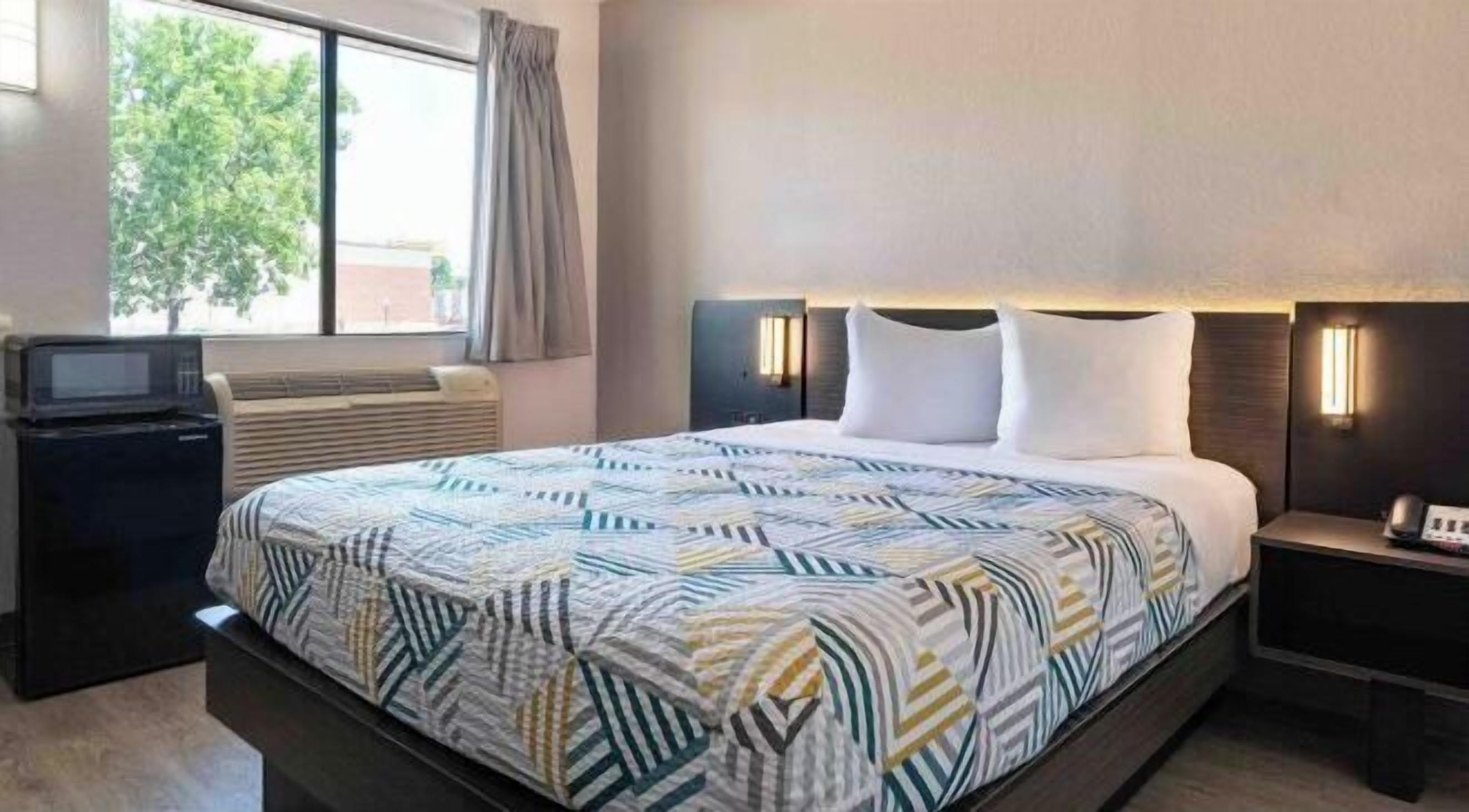 책상, 무료 WiFi, 침대 시트