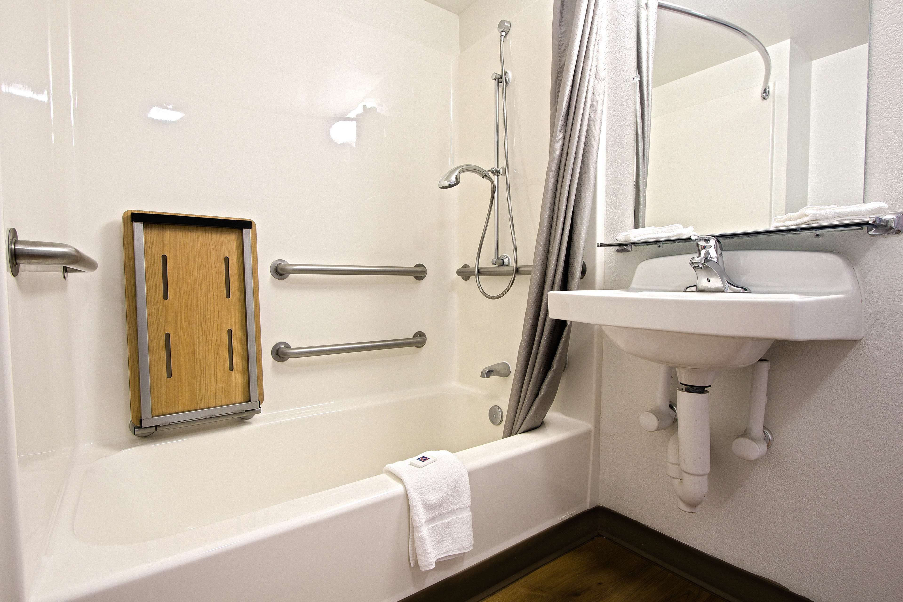 Kamar mandi difabel