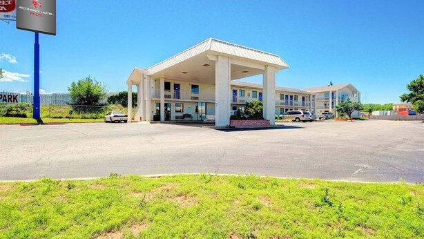 Exterior - Economy Hotel Plus (Oklahoma City)