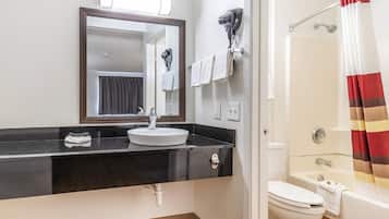 Superior Room, 1 King Bed, Non Smoking | Bathroom | Towels, soap, shampoo, toilet paper