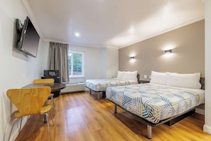 Desk, iron/ironing board, free WiFi, bed sheets - Motel 6 Auburn, CA (Auburn)