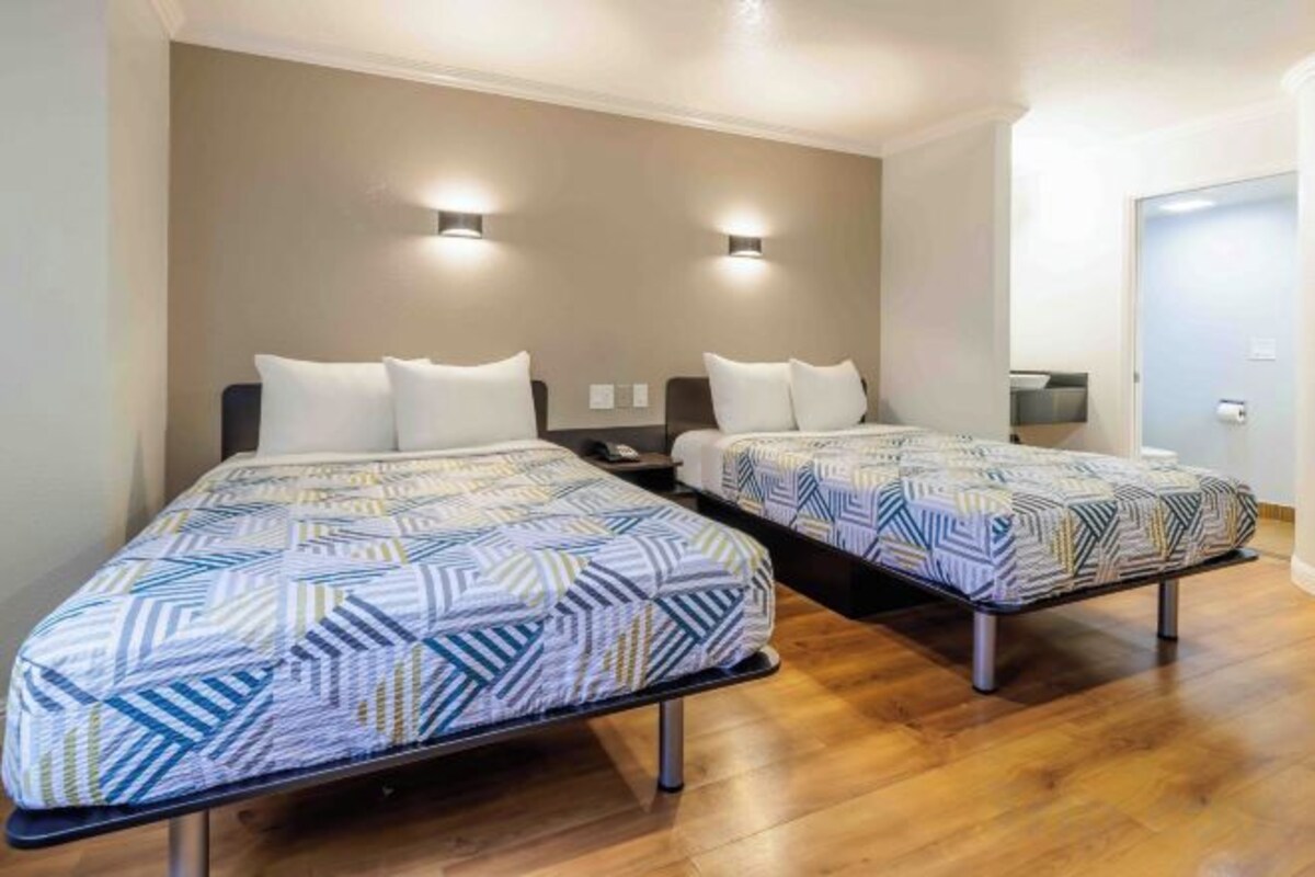Desk, iron/ironing board (on request), WiFi (free), bed sheets